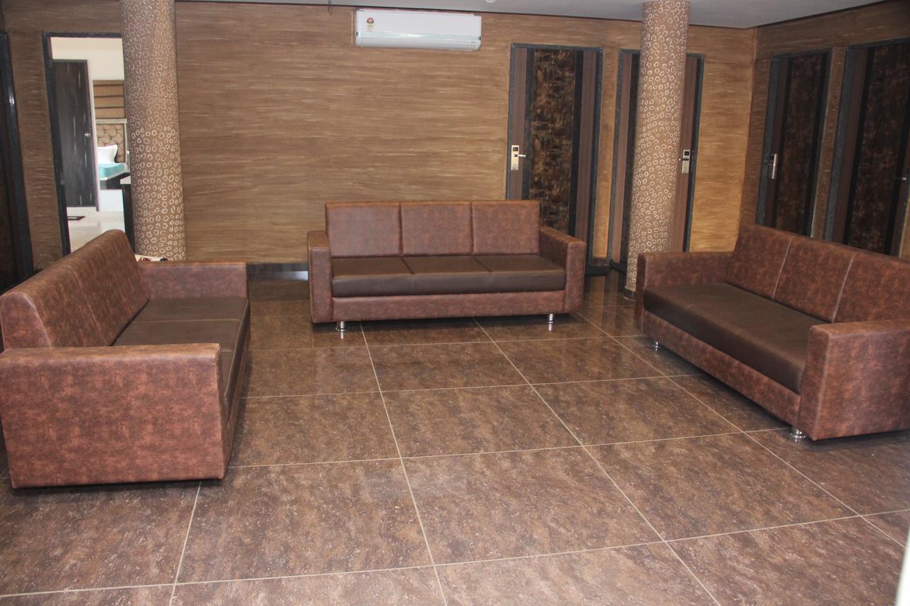 Dev Motel And Banquet Nadiad Exterior photo