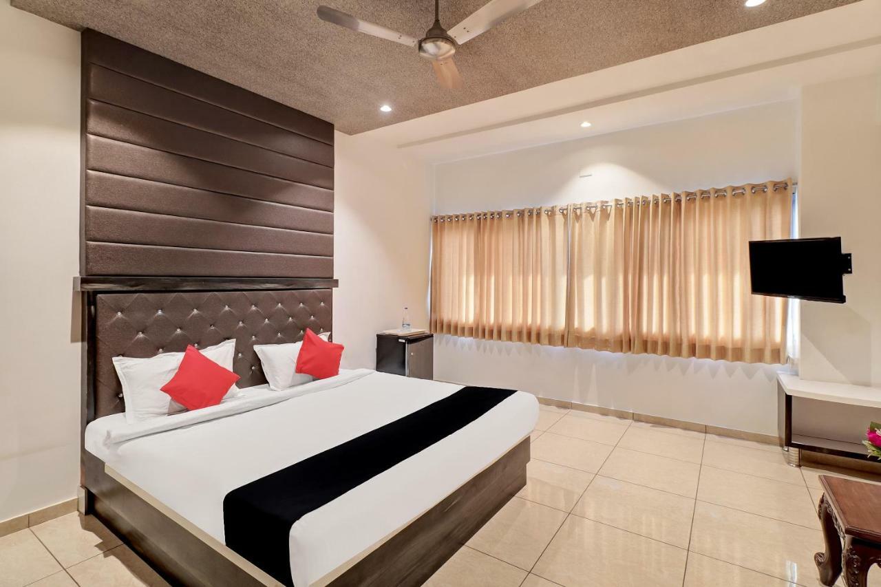 Dev Motel And Banquet Nadiad Exterior photo
