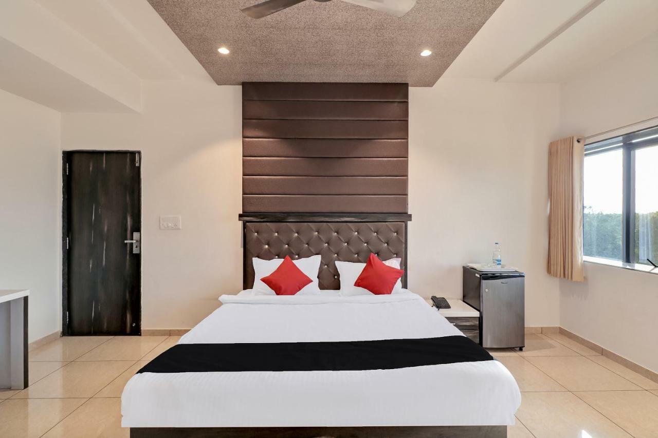 Dev Motel And Banquet Nadiad Exterior photo