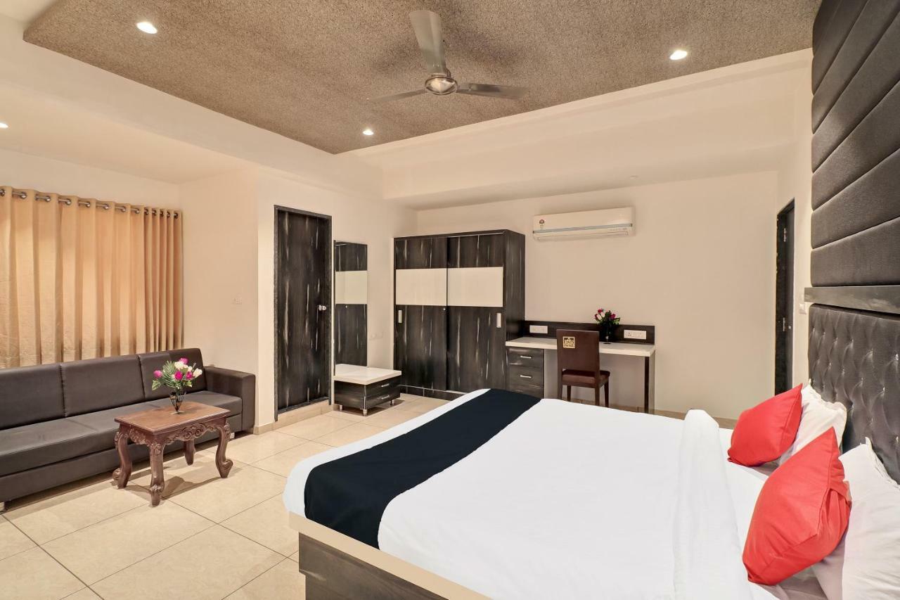 Dev Motel And Banquet Nadiad Exterior photo